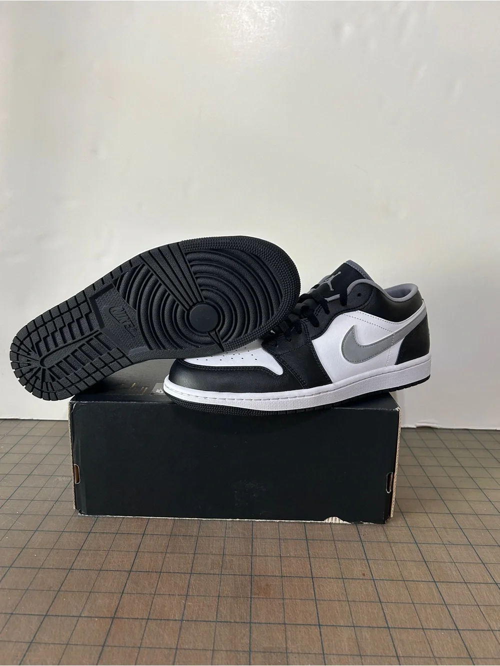 Air Jordan 1 Low ‘Black Medium Grey’